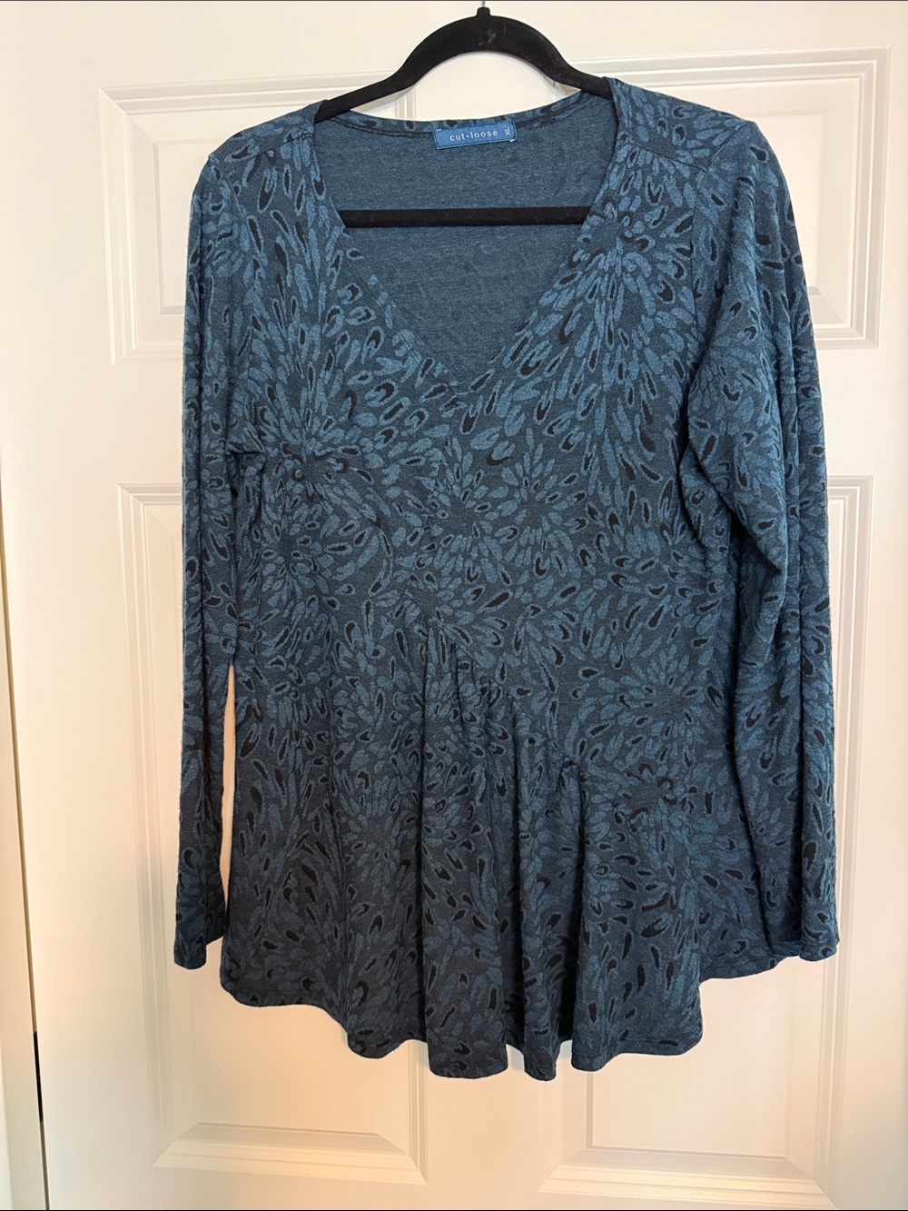 cut loose Teal Blue Floral-Pattern V-Neck Tunic